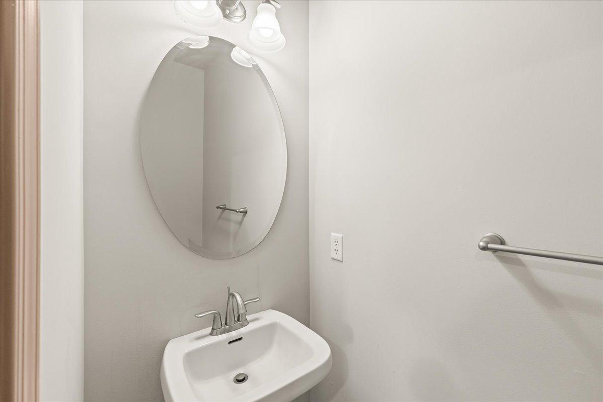 140 Ashford Way Property Photo 10