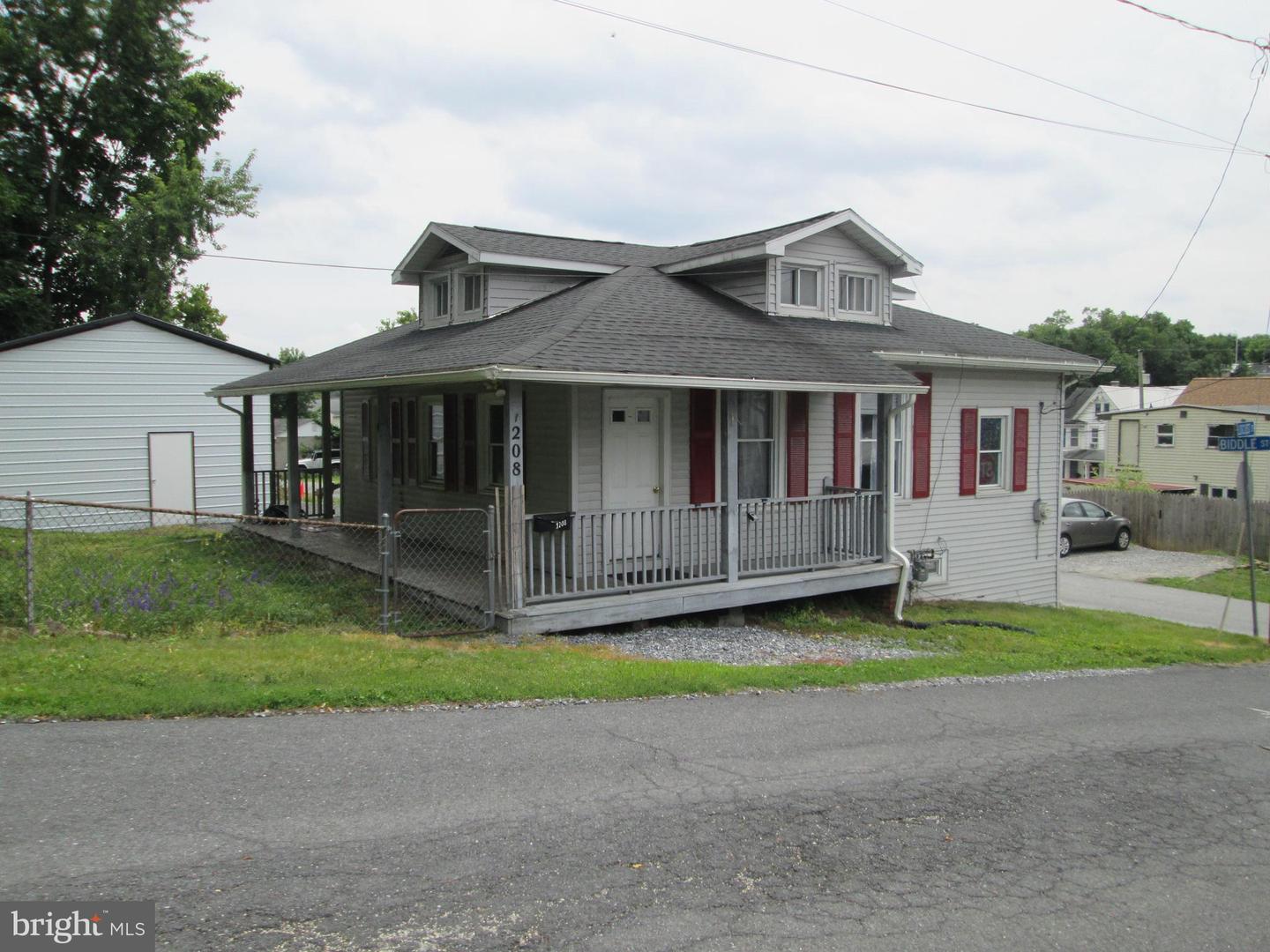 1208 Locust St Property Photo 1