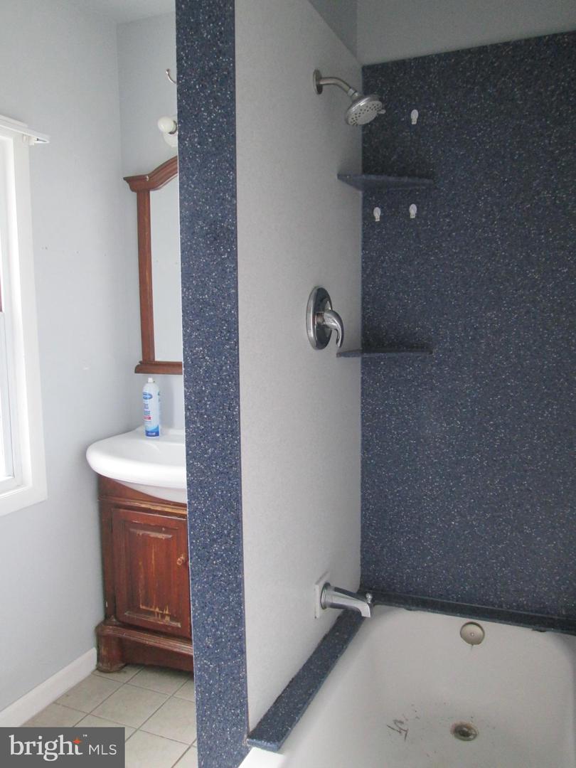 1208 Locust St Property Photo 7