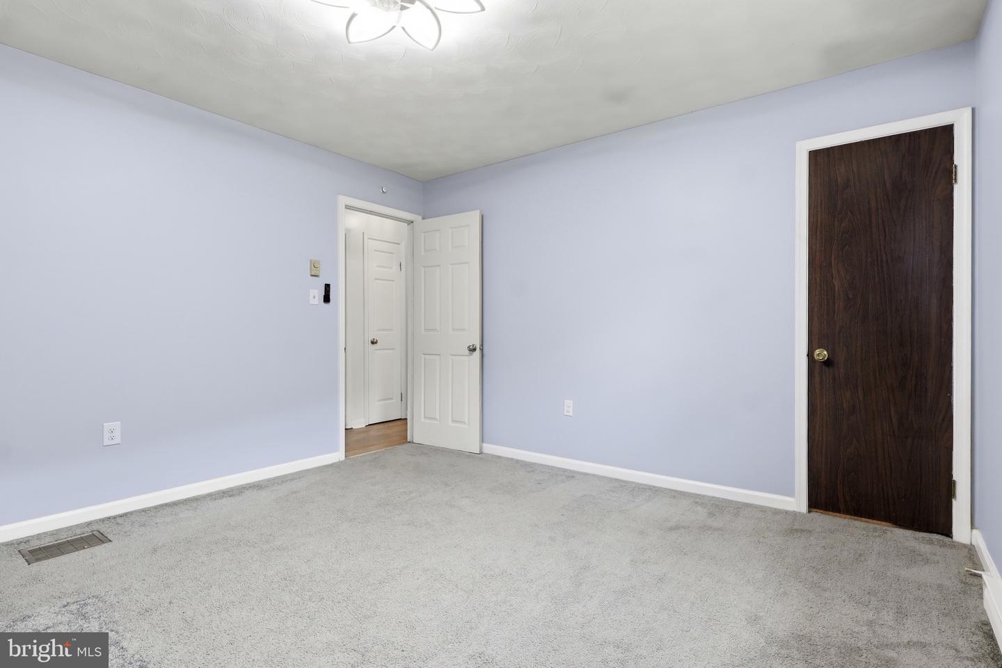 1123 York Rd Property Photo 17