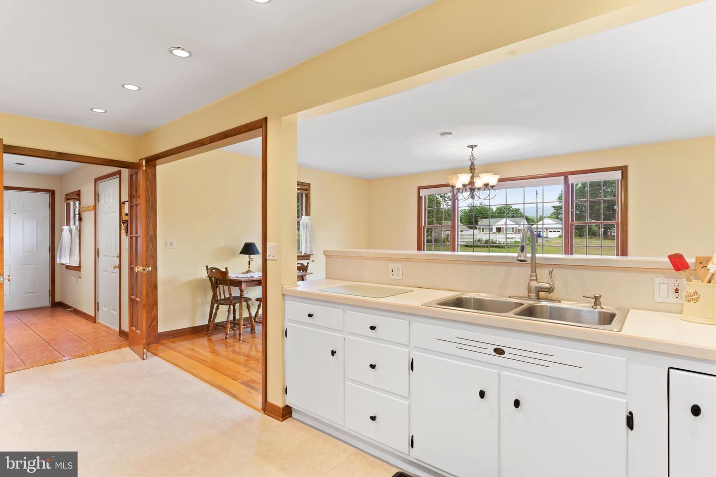 3049 Spring Rd Property Photo 10