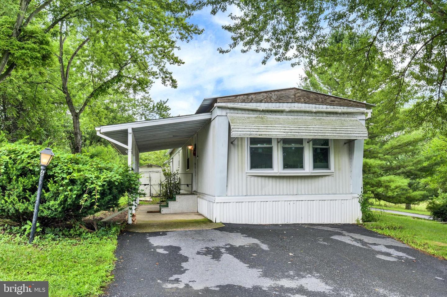 6 Buttonwood Lane Property Photo 1
