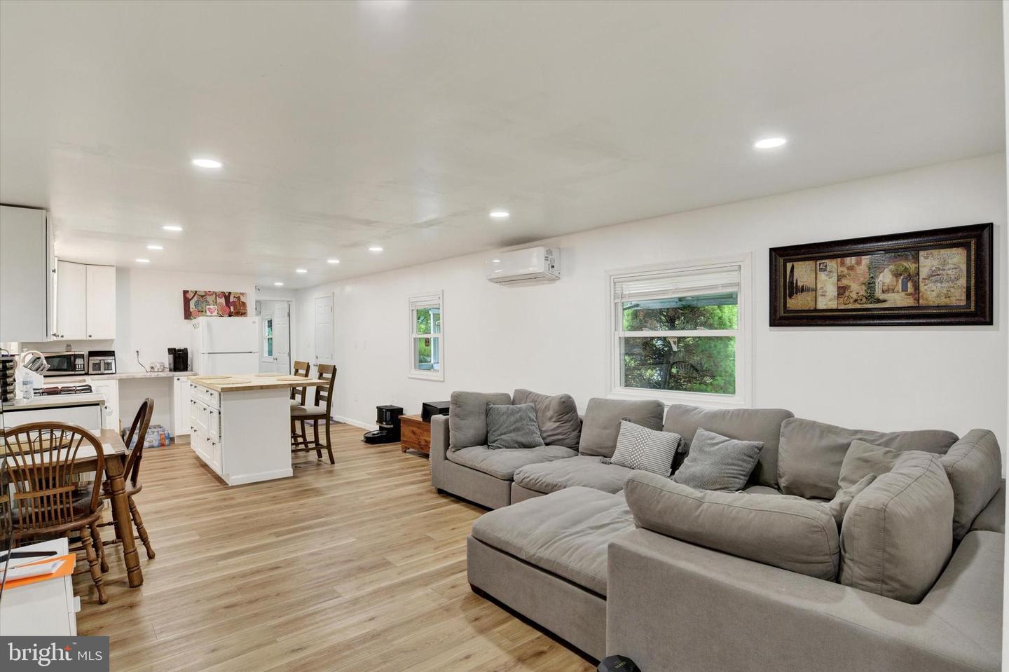 6 Buttonwood Lane Property Photo 4