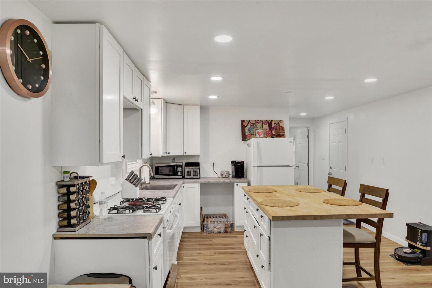 6 Buttonwood Lane Property Photo 6