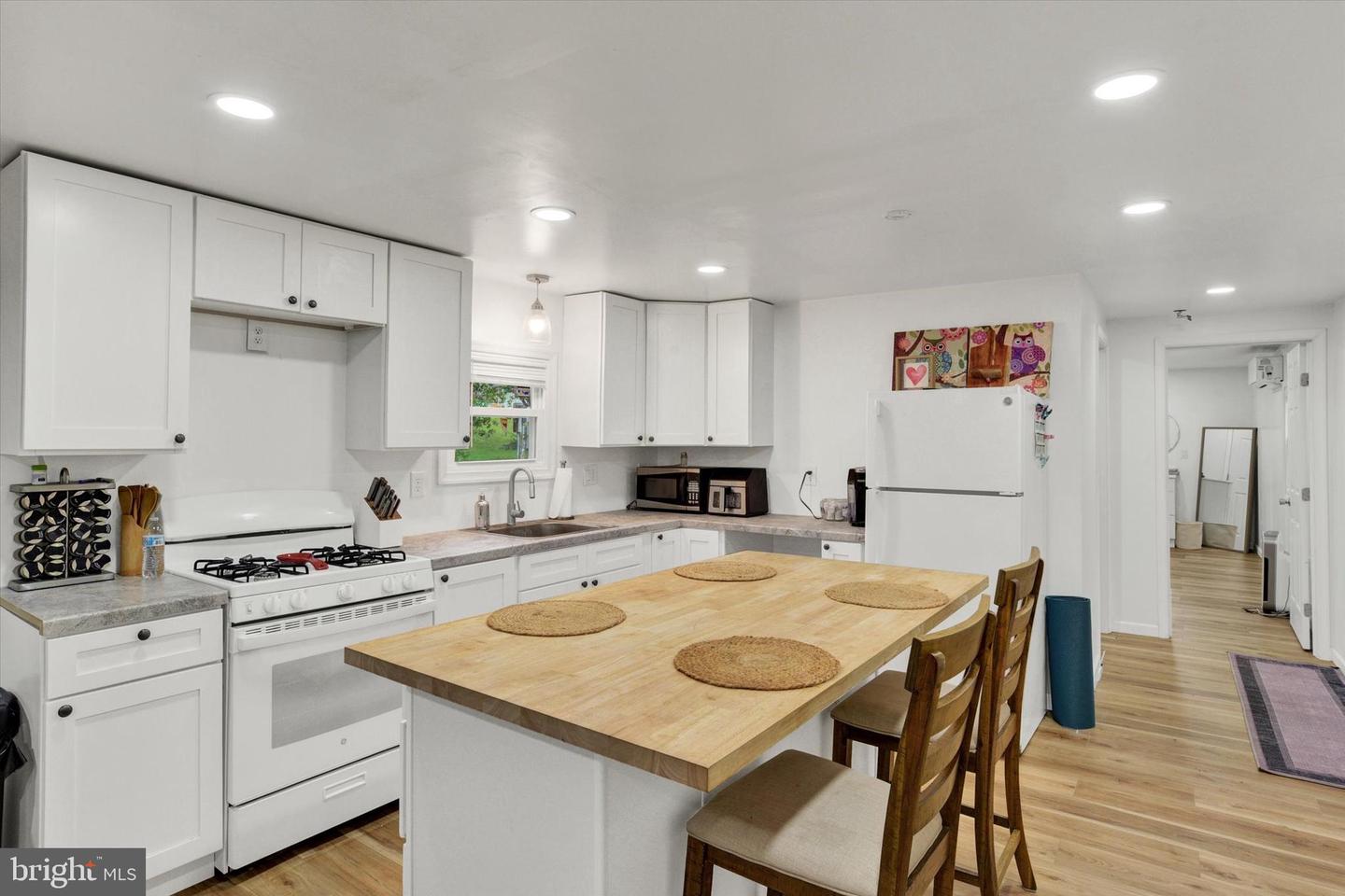 6 Buttonwood Lane Property Photo 7