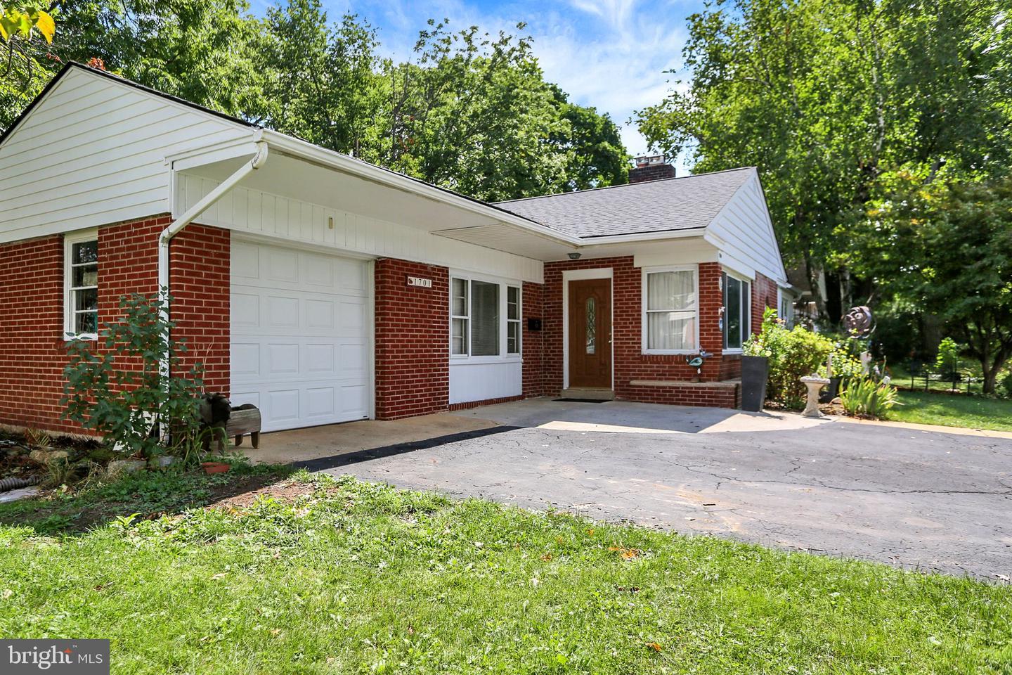 1701 Warren Street Property Photo 3