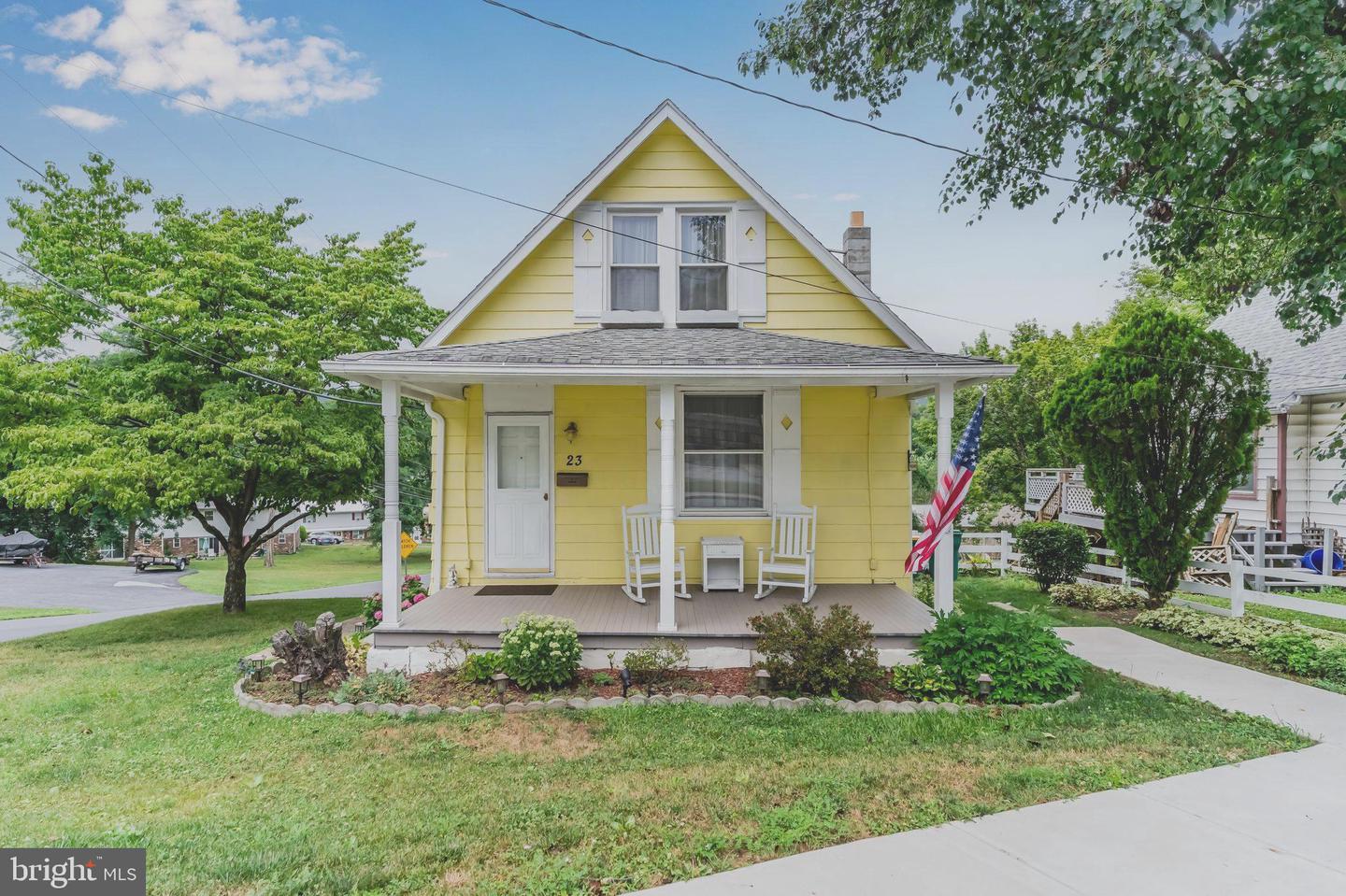 23 E SHADY LN