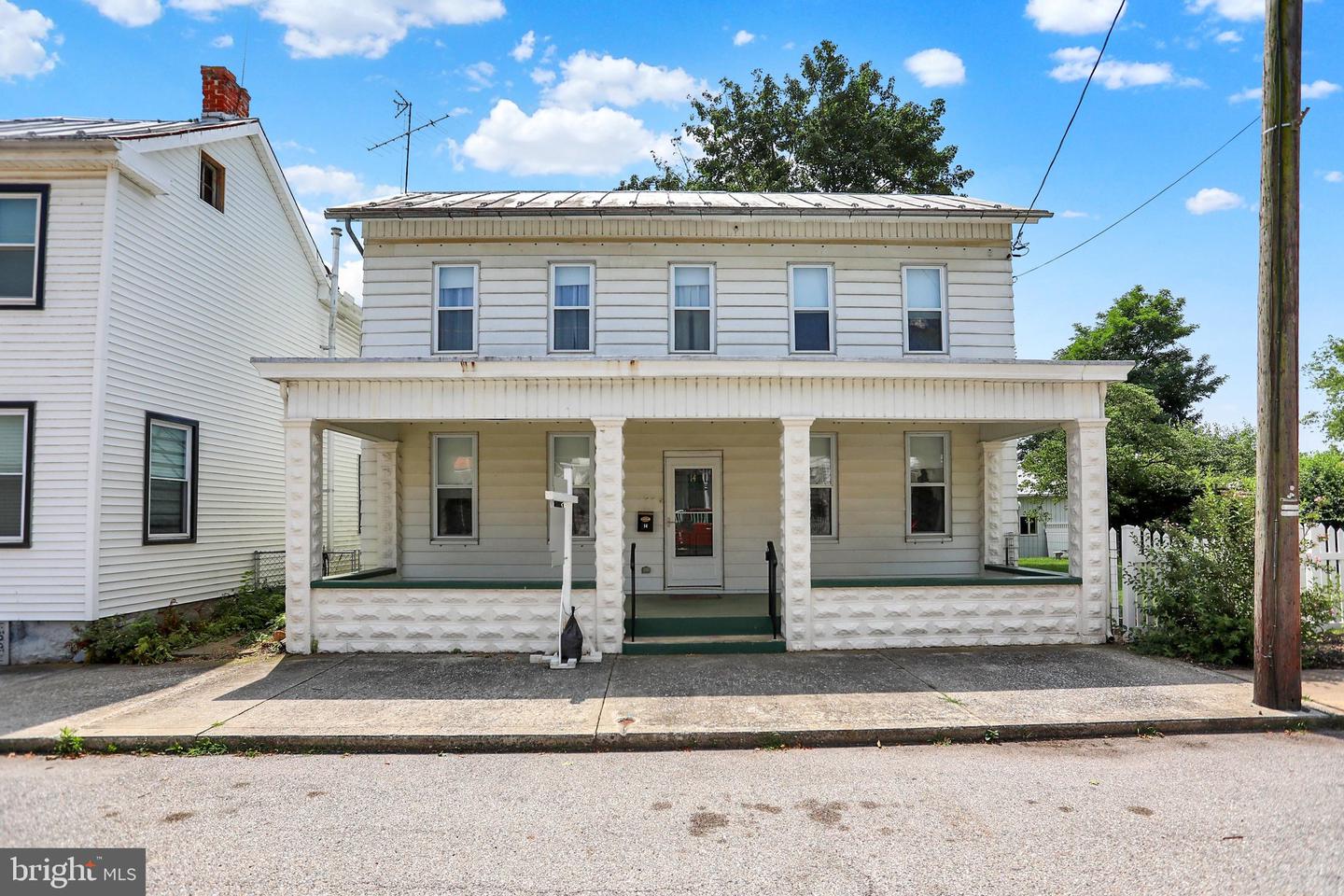 14 Chestnut St Property Photo 1