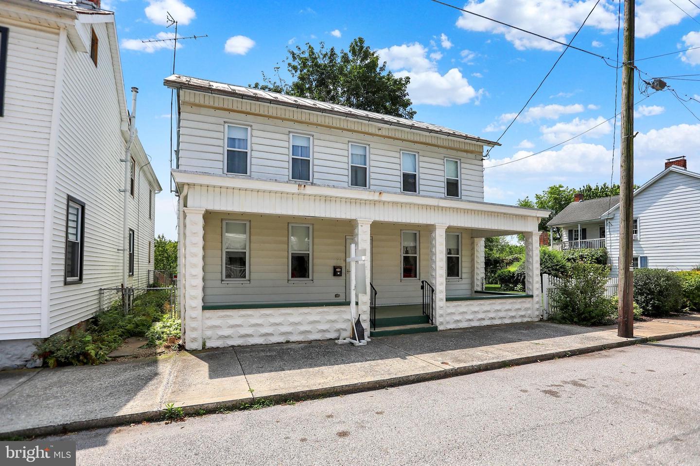 14 Chestnut St Property Photo 2