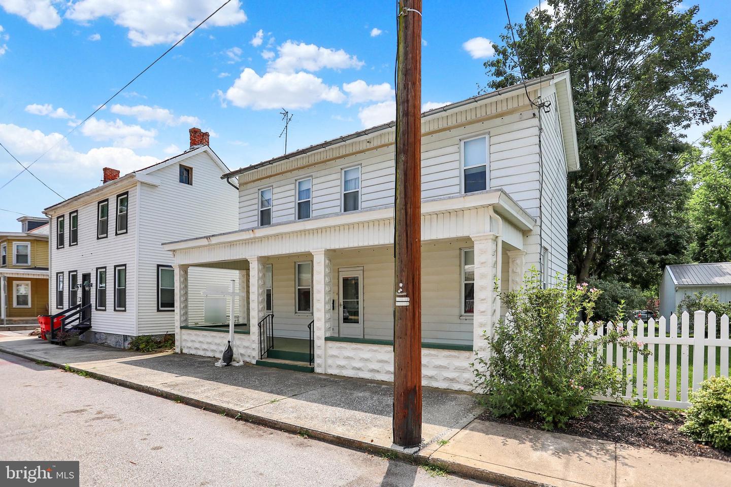 14 Chestnut St Property Photo 3