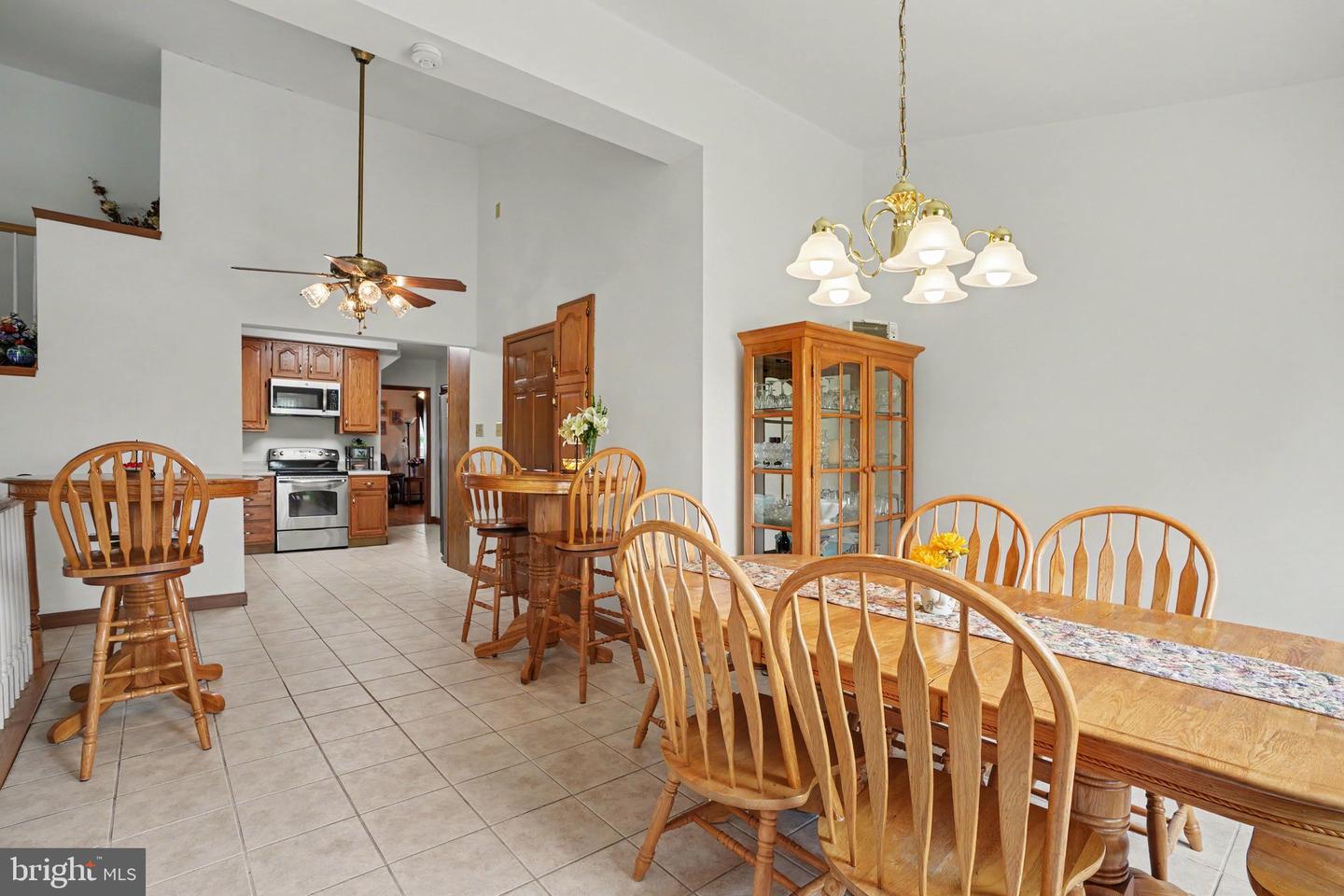 924 W Trindle Road Property Photo 11