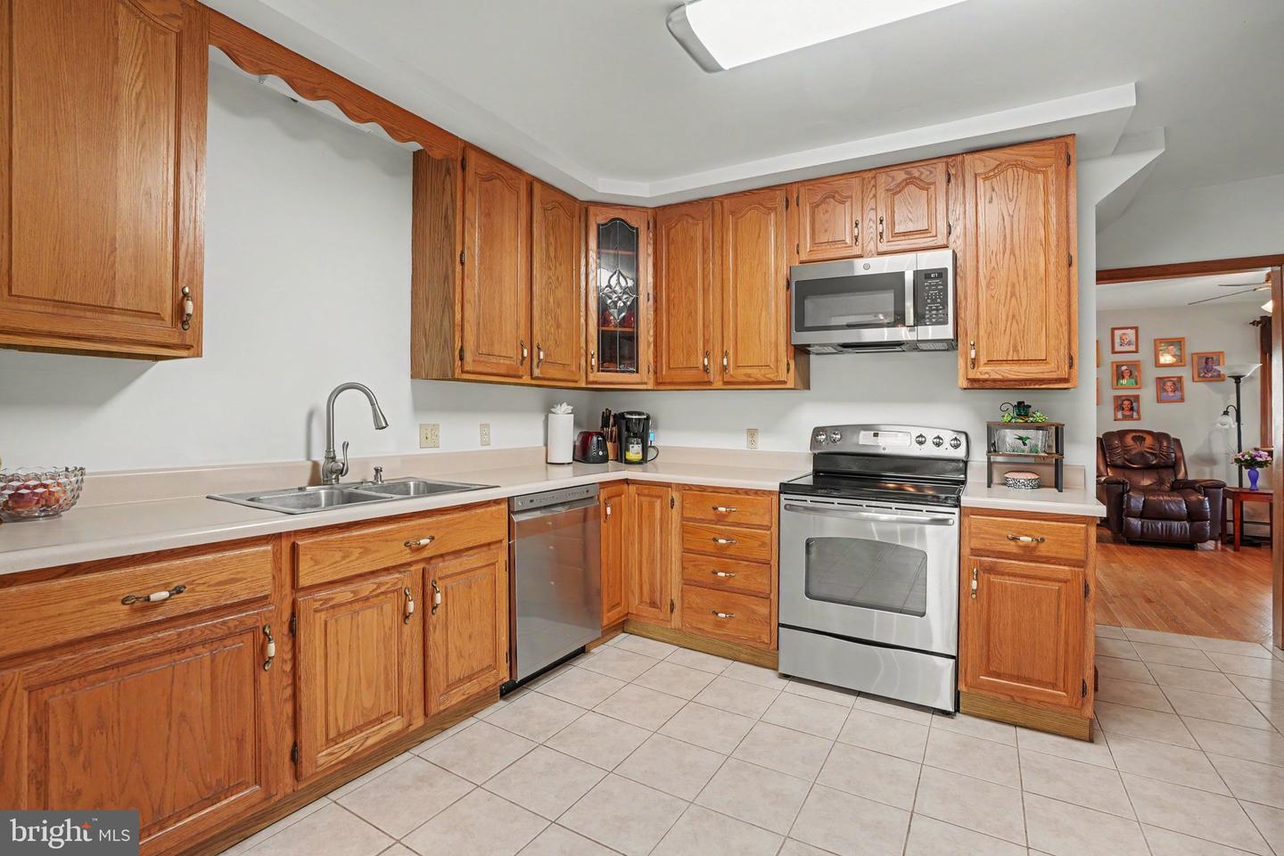 924 W Trindle Road Property Photo 14