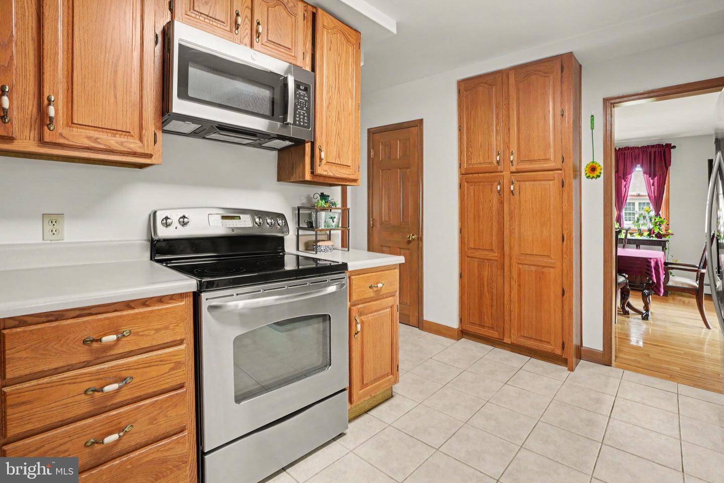 924 W Trindle Road Property Photo 15