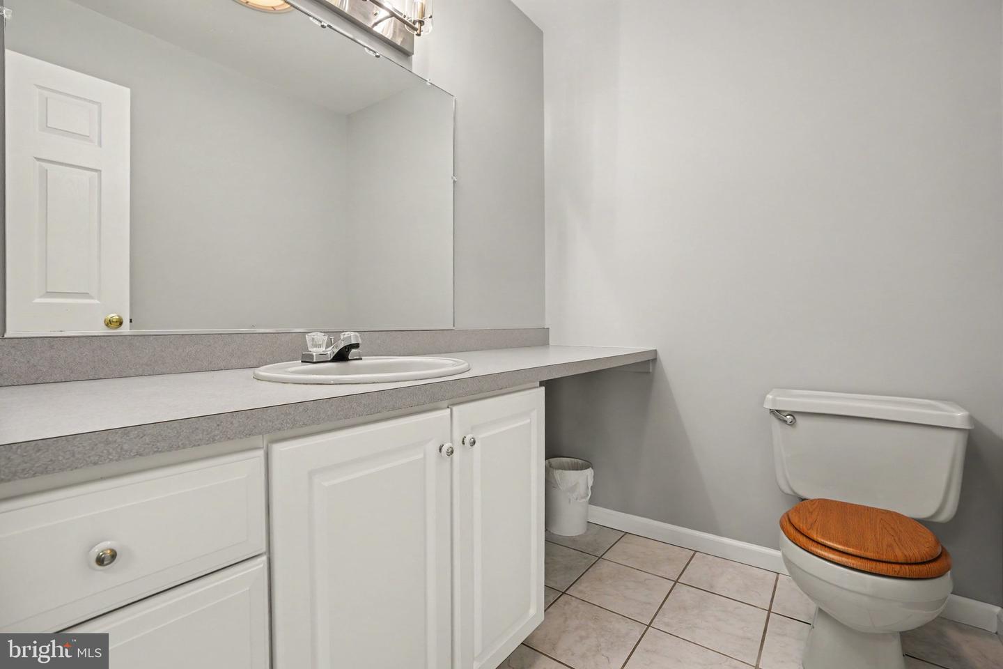 924 W Trindle Road Property Photo 23