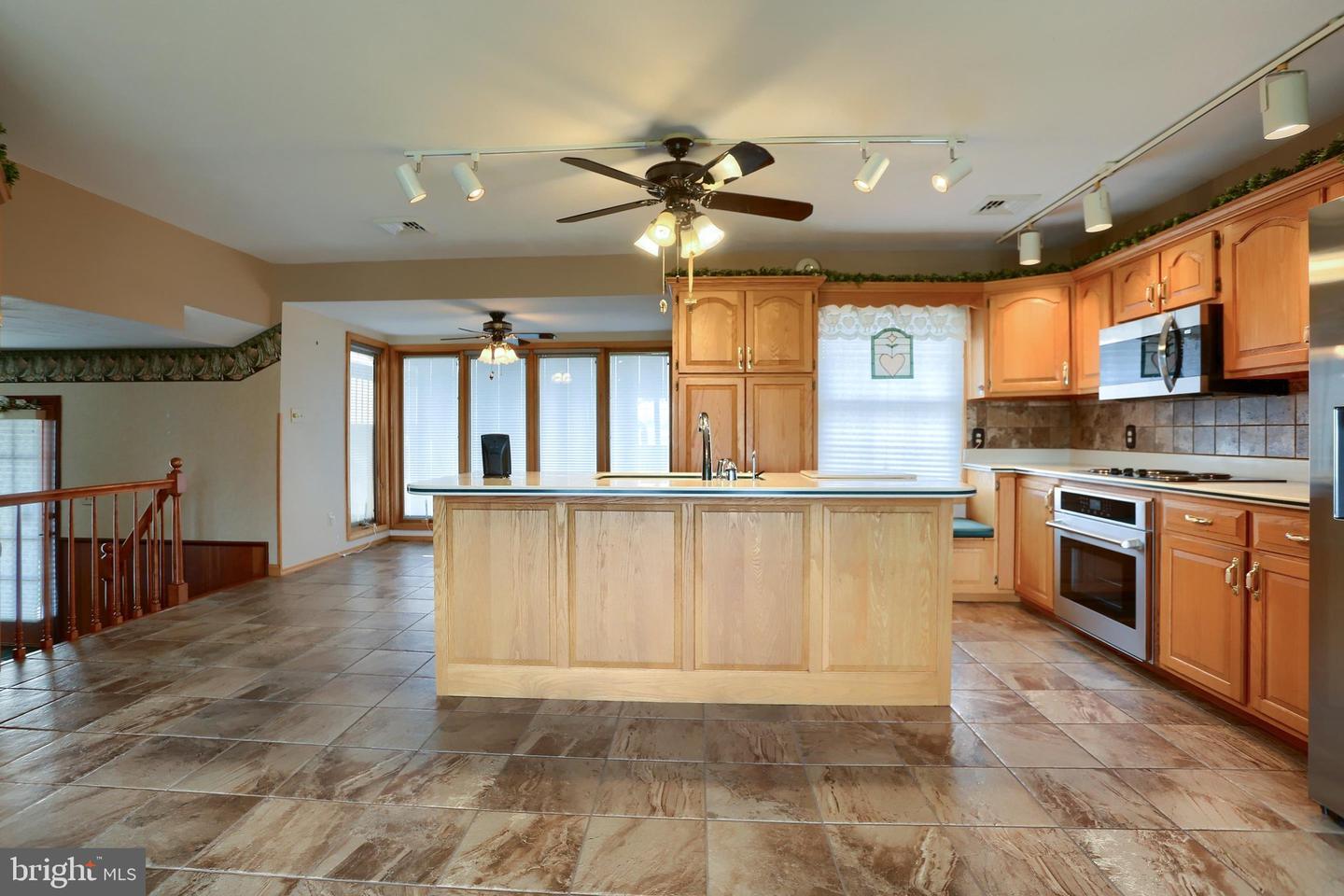 PACB2056302 Property Photo 13