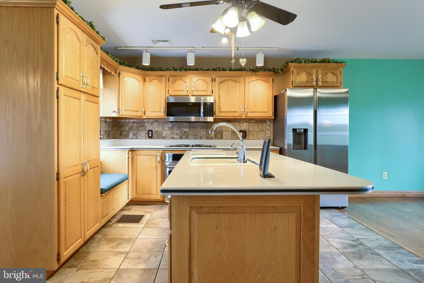 PACB2056302 Property Photo 15