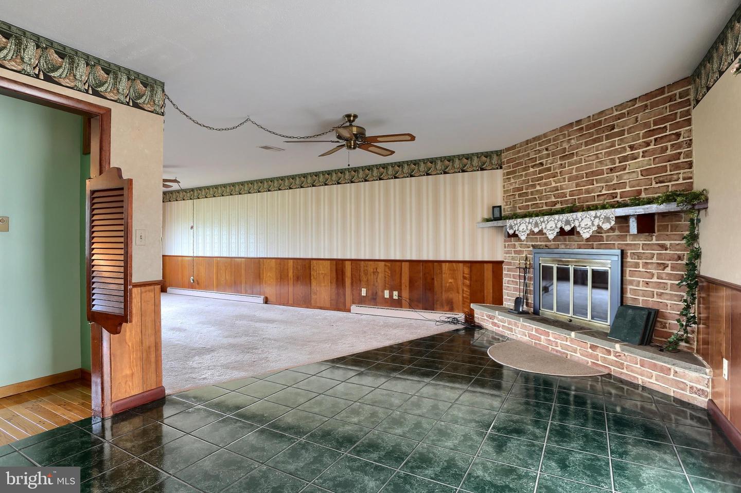 PACB2056302 Property Photo 18