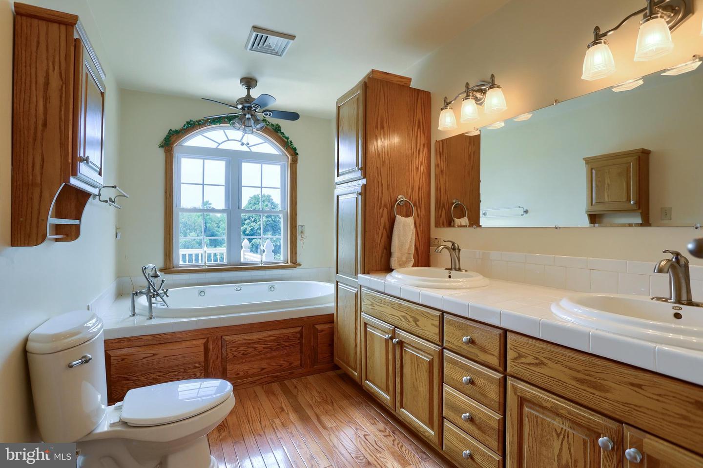 PACB2056302 Property Photo 23