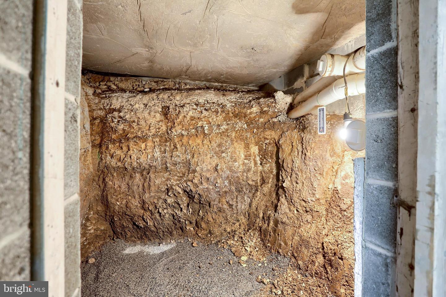 PACB2056302 Property Photo 33