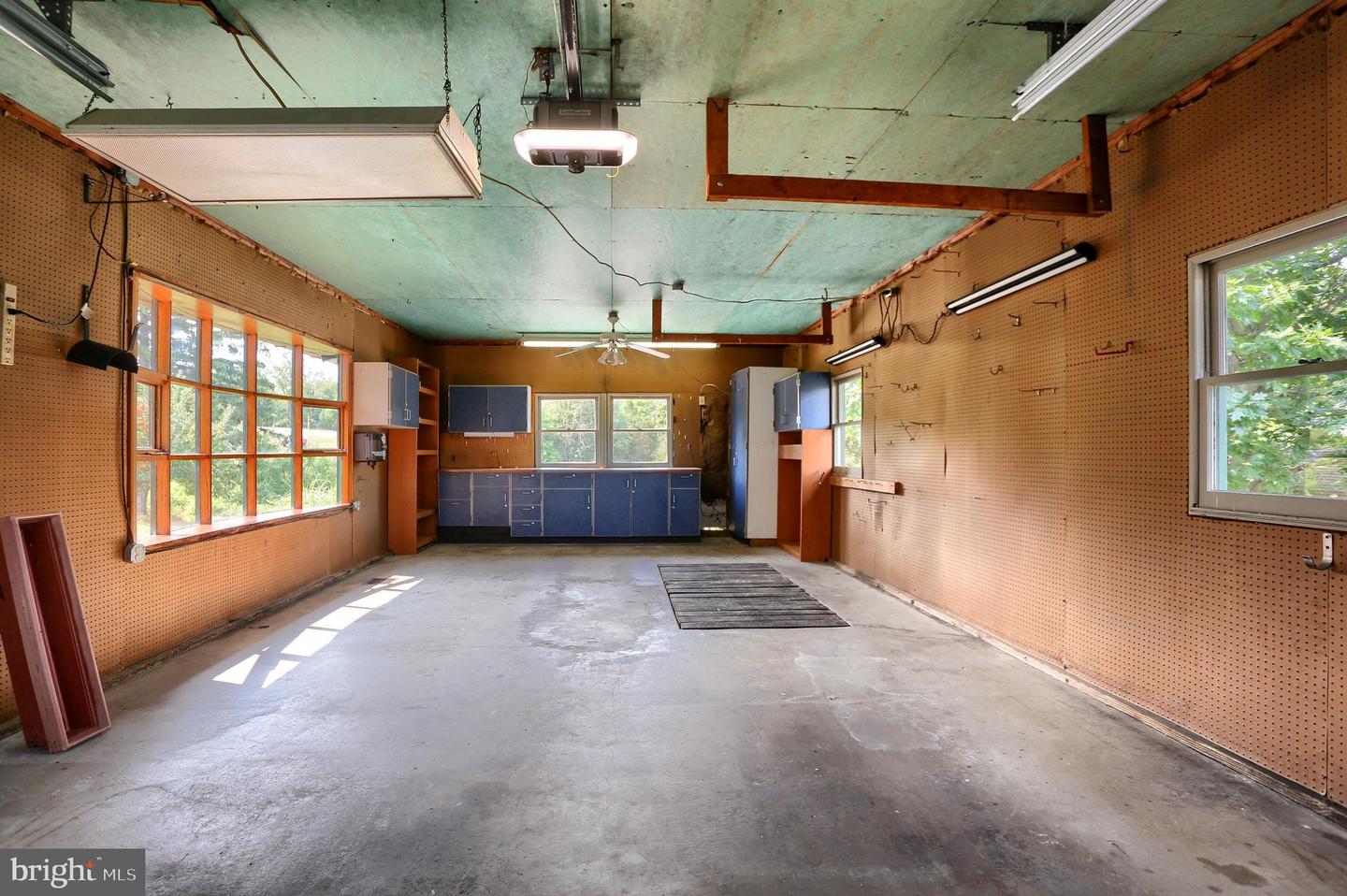 PACB2056302 Property Photo 34