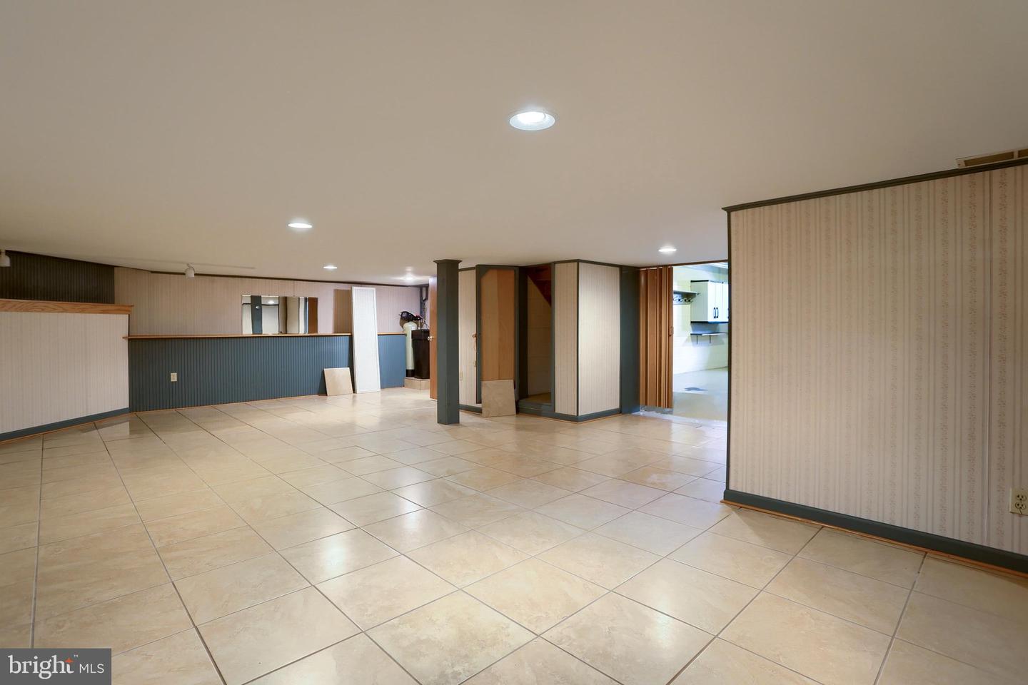 PACB2056302 Property Photo 38