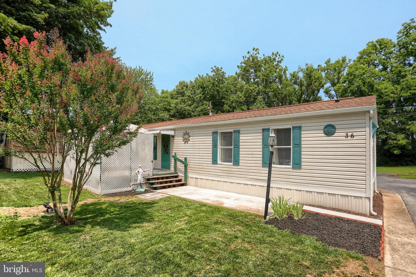 36 Garden Parkway Property Photo 1
