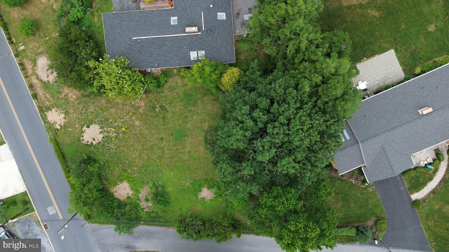 200 Garrett Ln Property Photo 1
