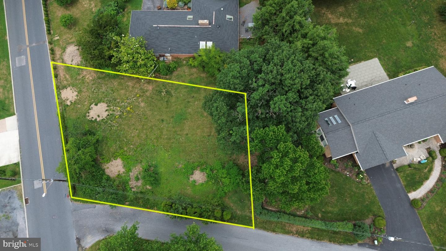 200 Garrett Ln Property Photo 2