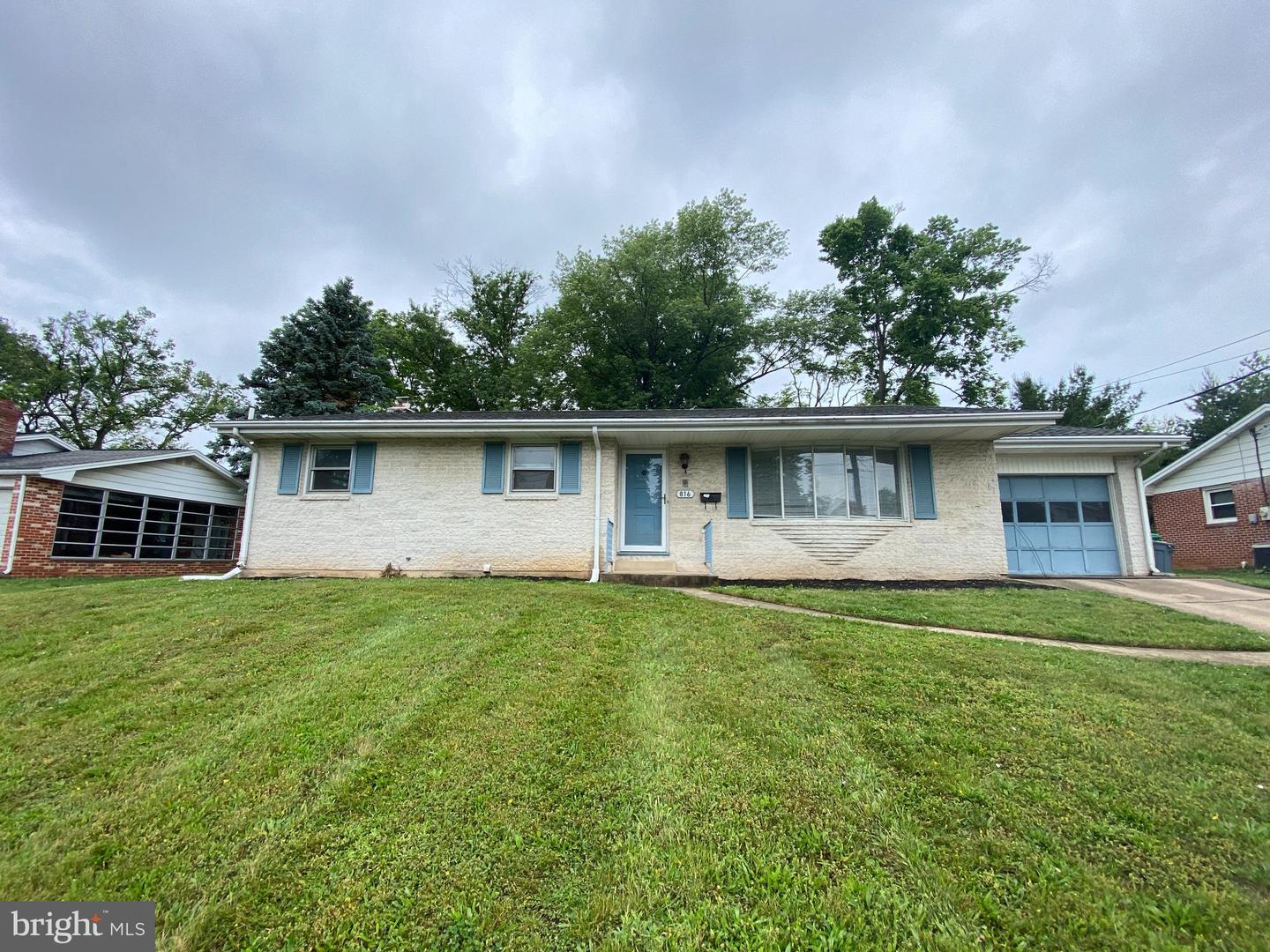 816 GOBIN DR Property Photo 1