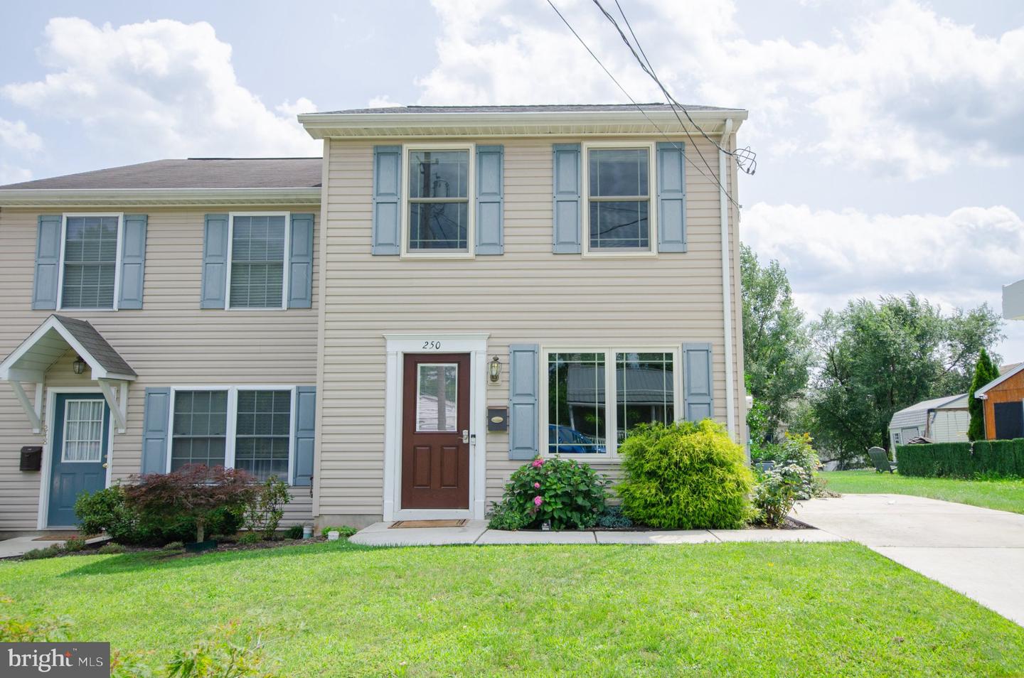 250 H ST Property Photo 1
