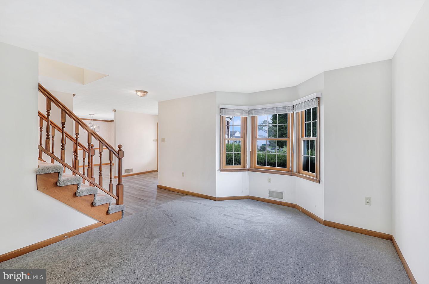 12 Victoria Way Property Photo 3