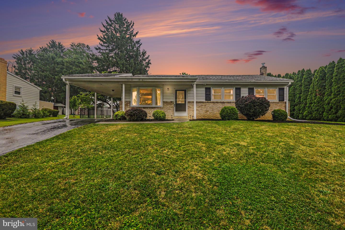 15 Pocono Dr Property Photo 1