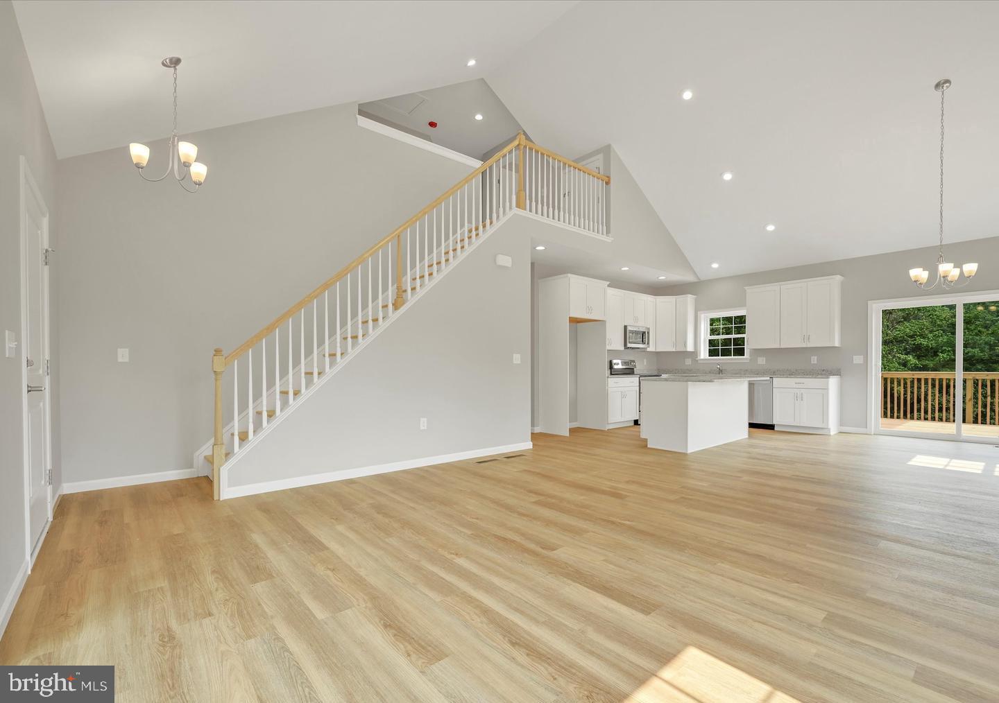 8 Lantern Ct Property Photo 3