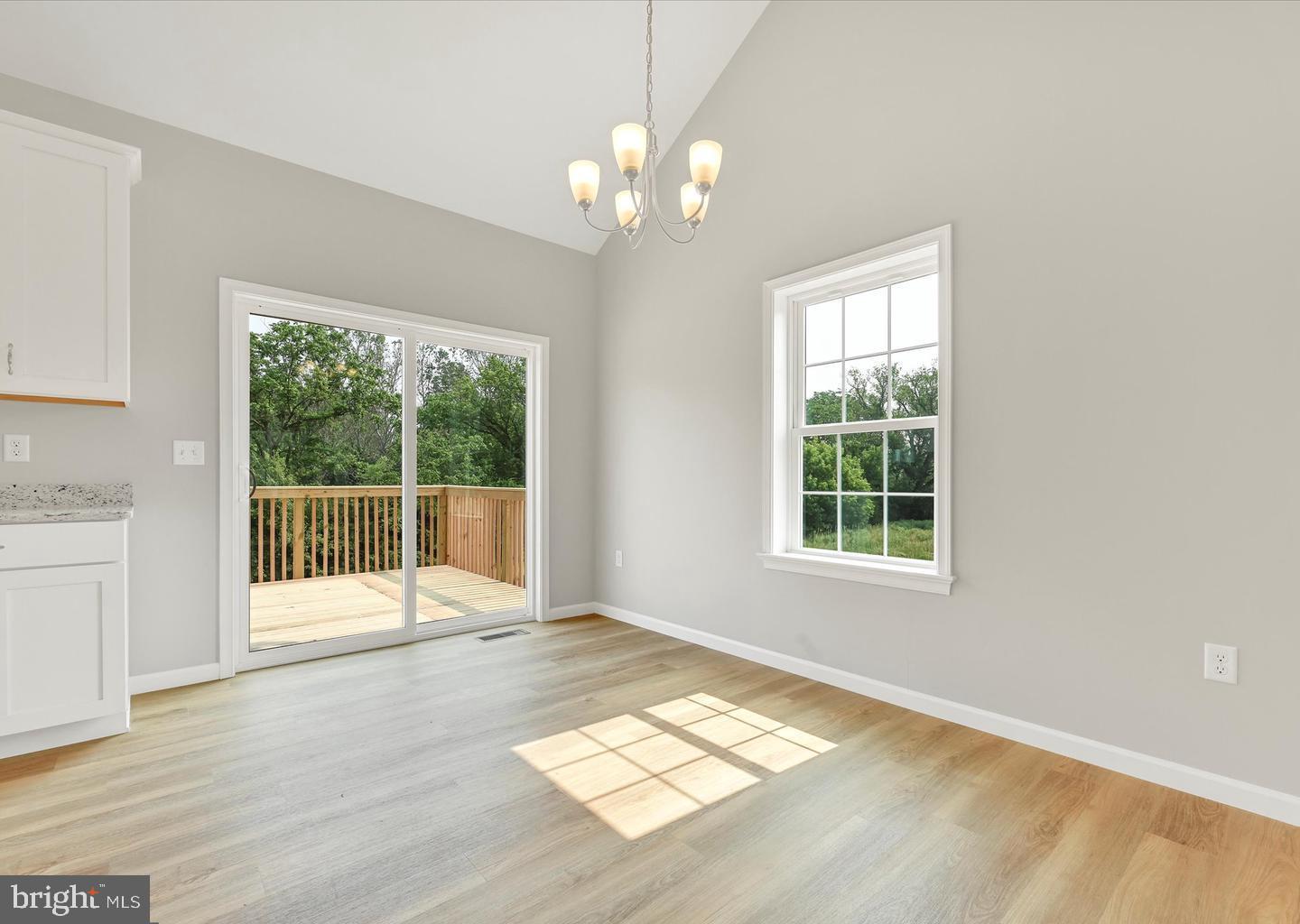 8 Lantern Ct Property Photo 4