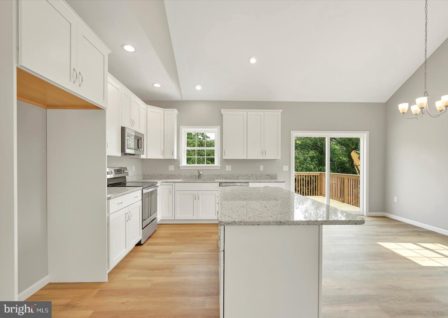 8 Lantern Ct Property Photo 6