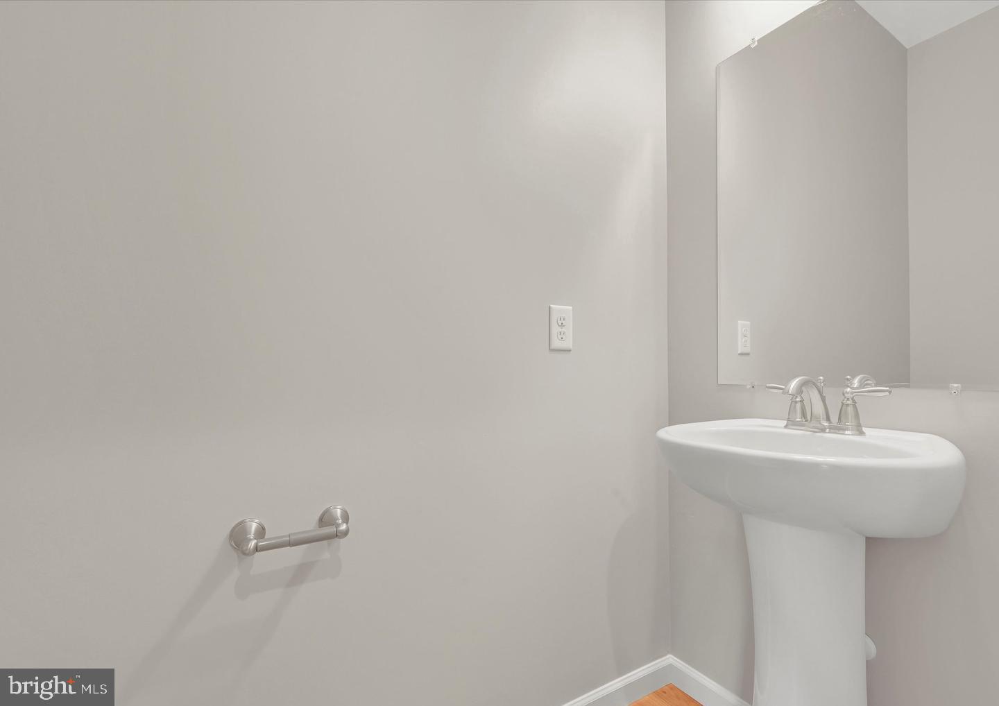 8 Lantern Ct Property Photo 9