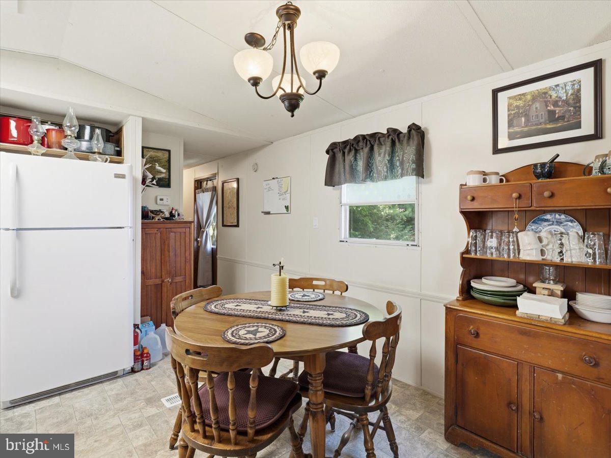 21 Robin Property Photo 14