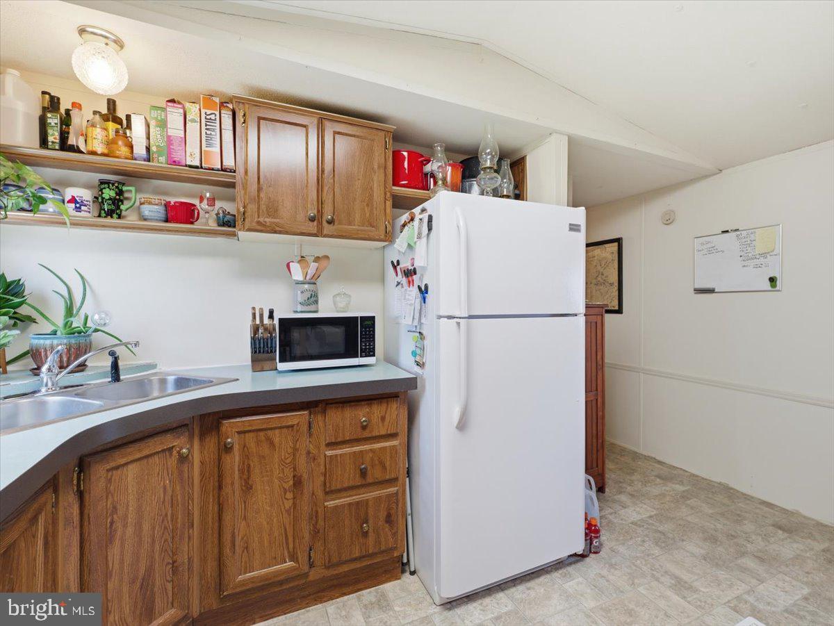 21 Robin Property Photo 15