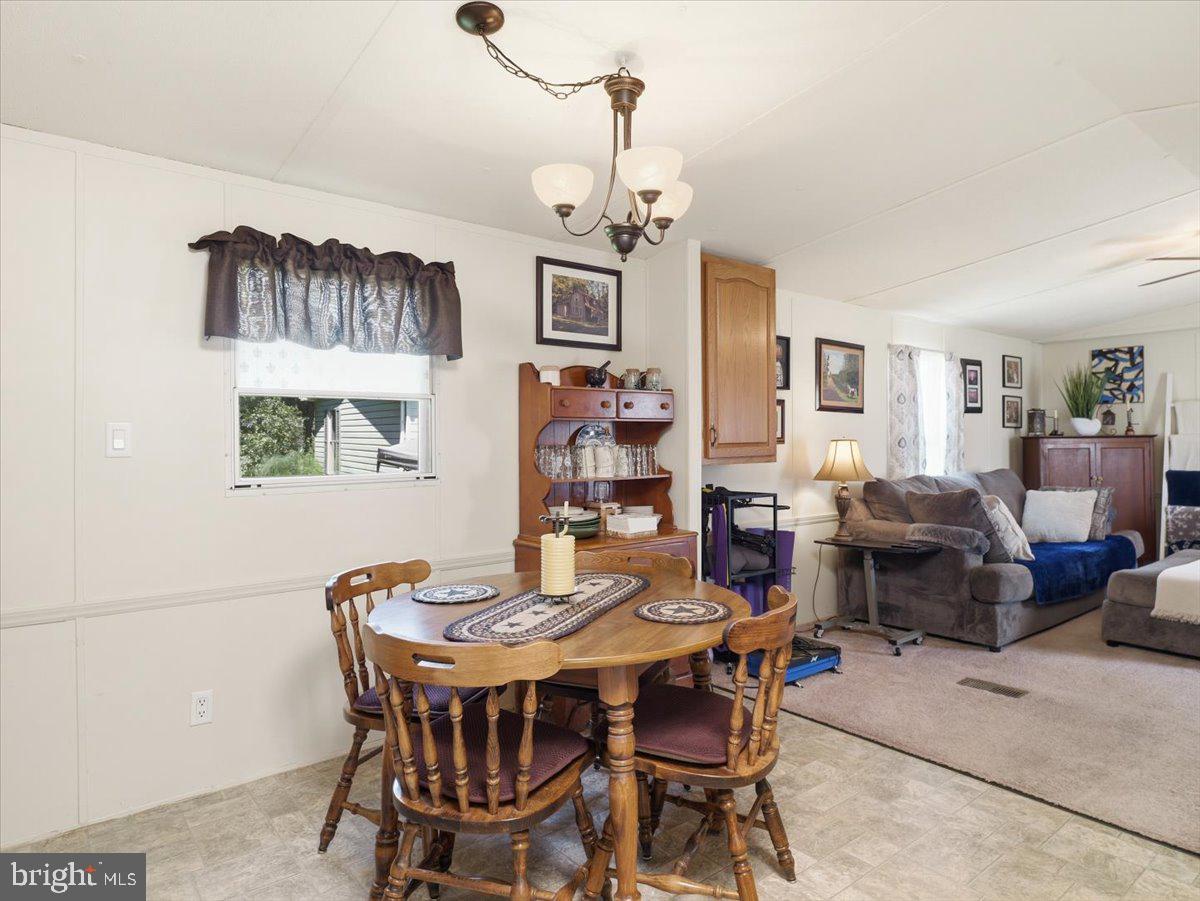 21 Robin Property Photo 16