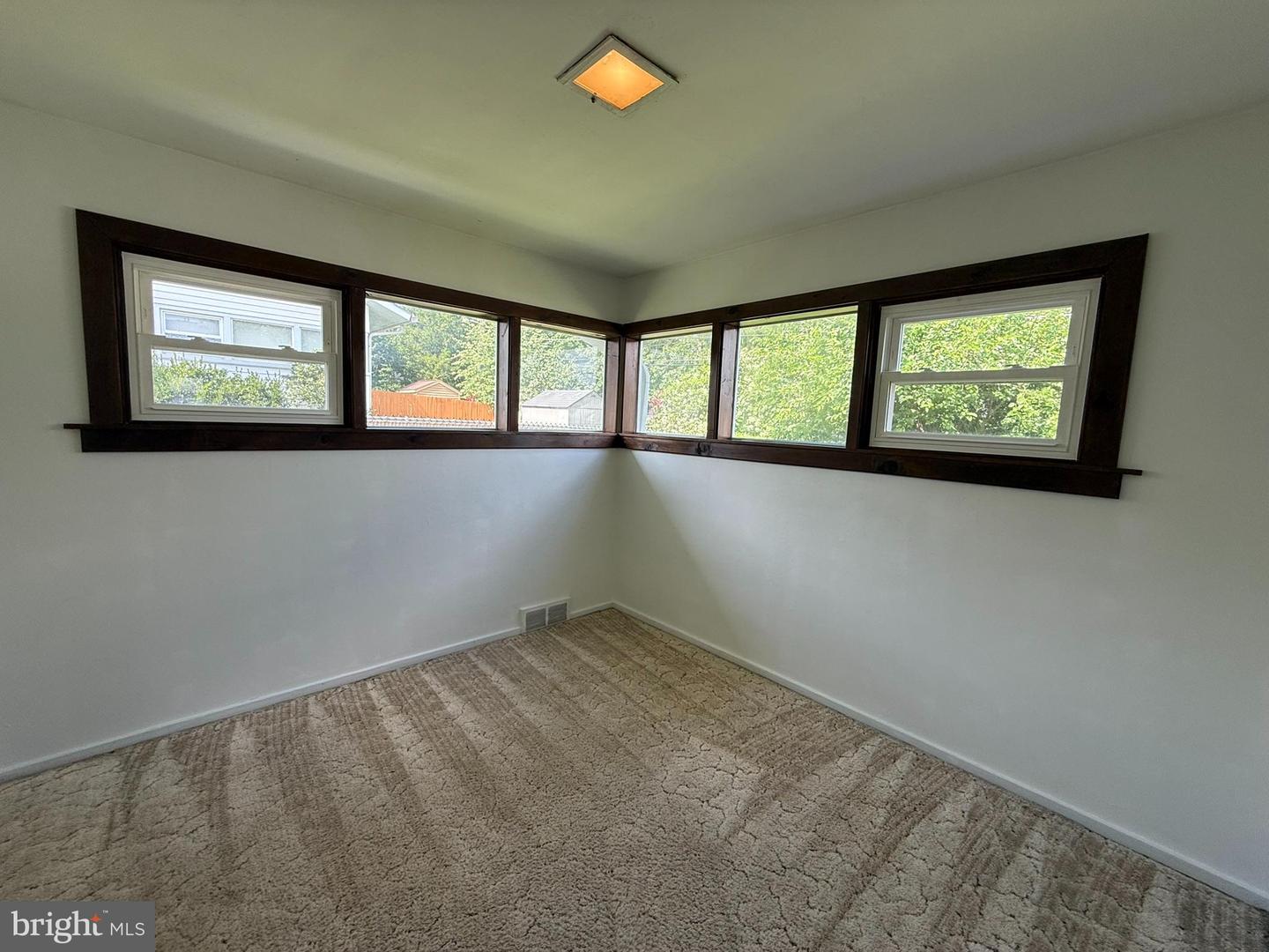 1300 Kelton Rd Property Photo 6