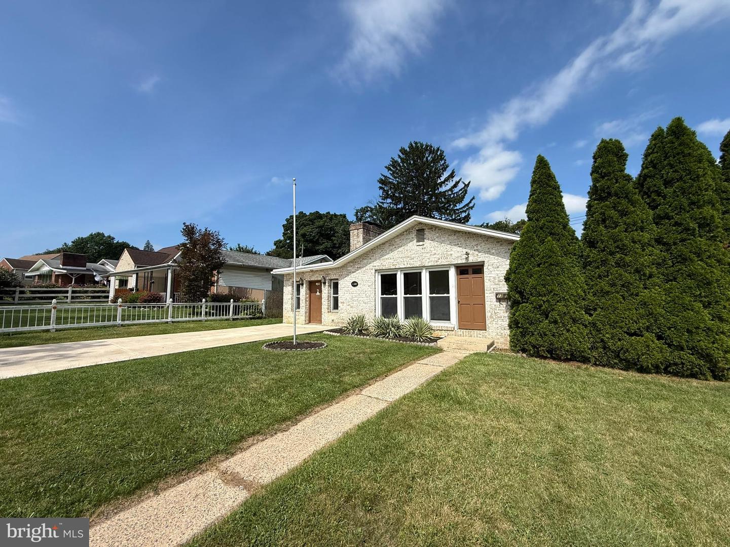 1300 Kelton Rd Property Photo 15