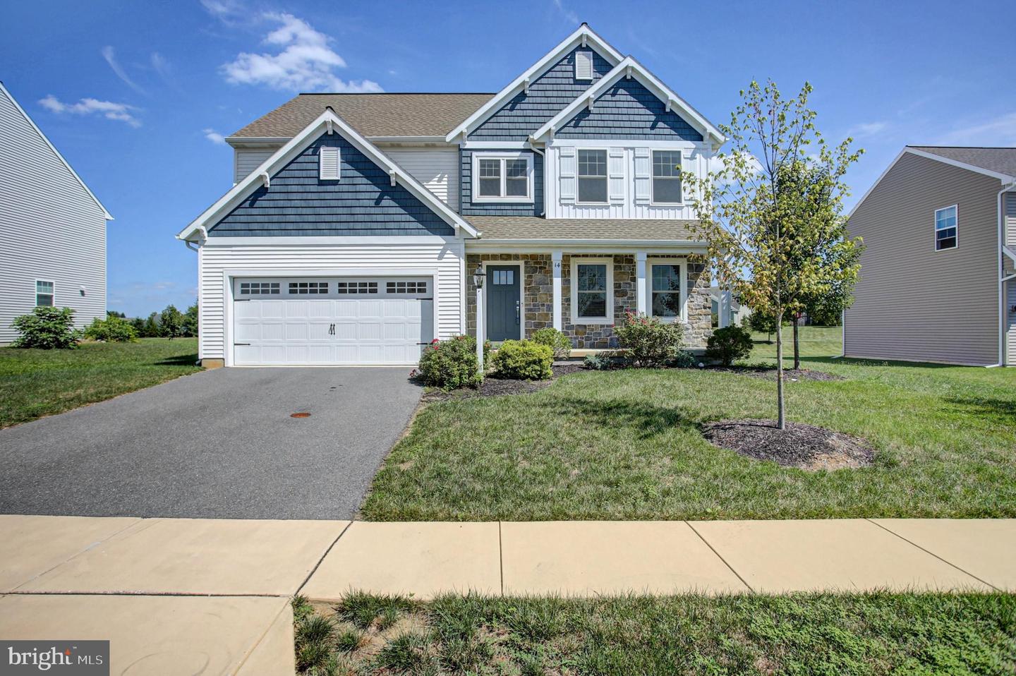 14 DANBURY DR