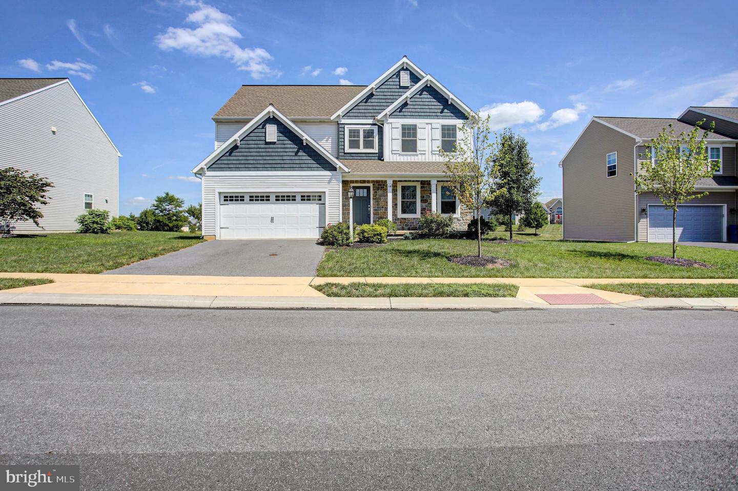14 Danbury Dr Property Photo 2
