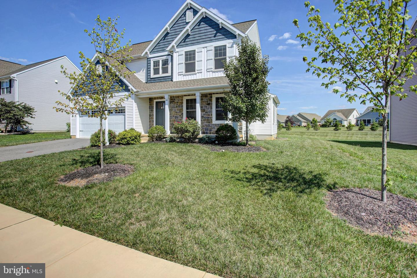 14 Danbury Dr Property Photo 3
