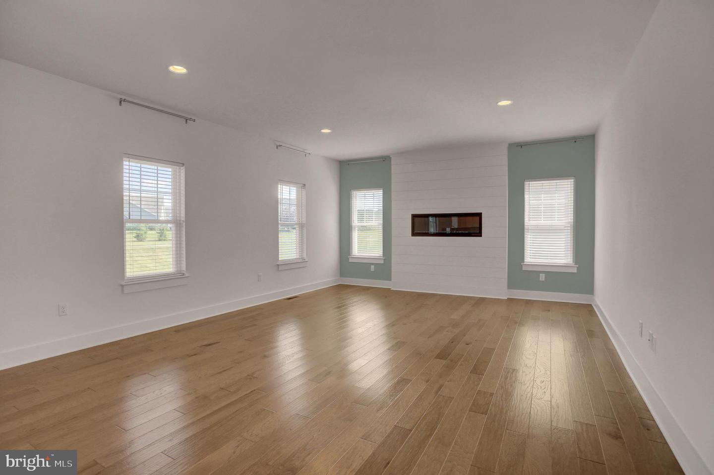 14 Danbury Dr Property Photo 8