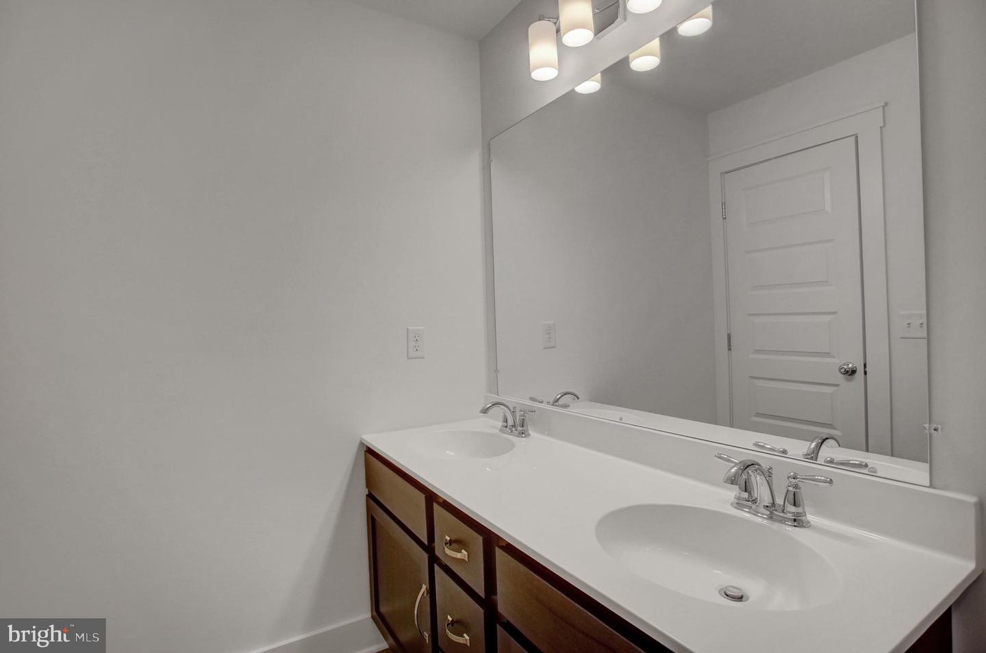 14 Danbury Dr Property Photo 28