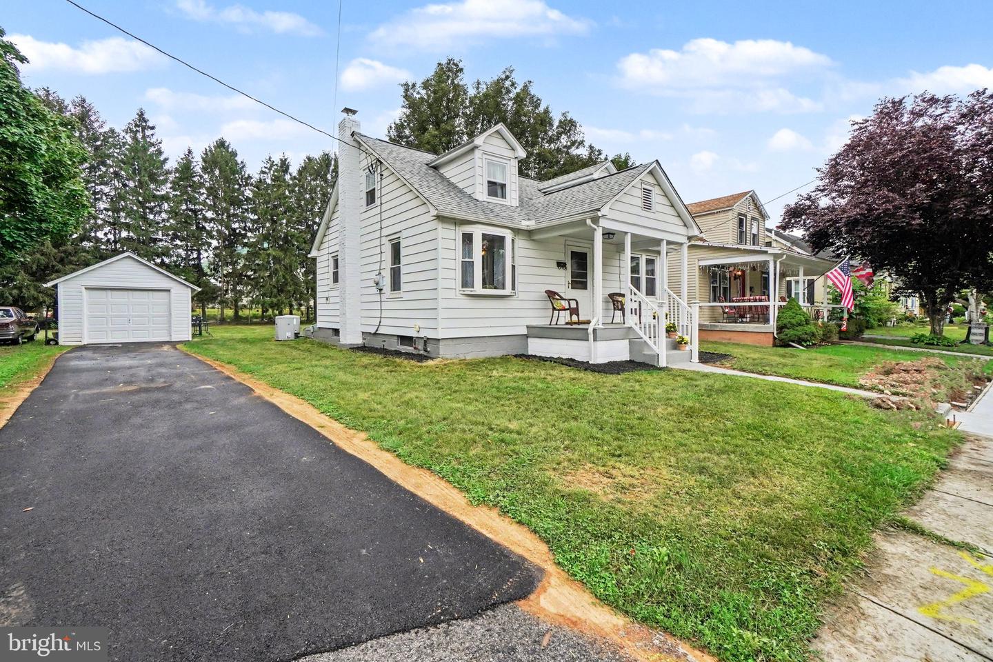 28 E Pine St Property Photo 3