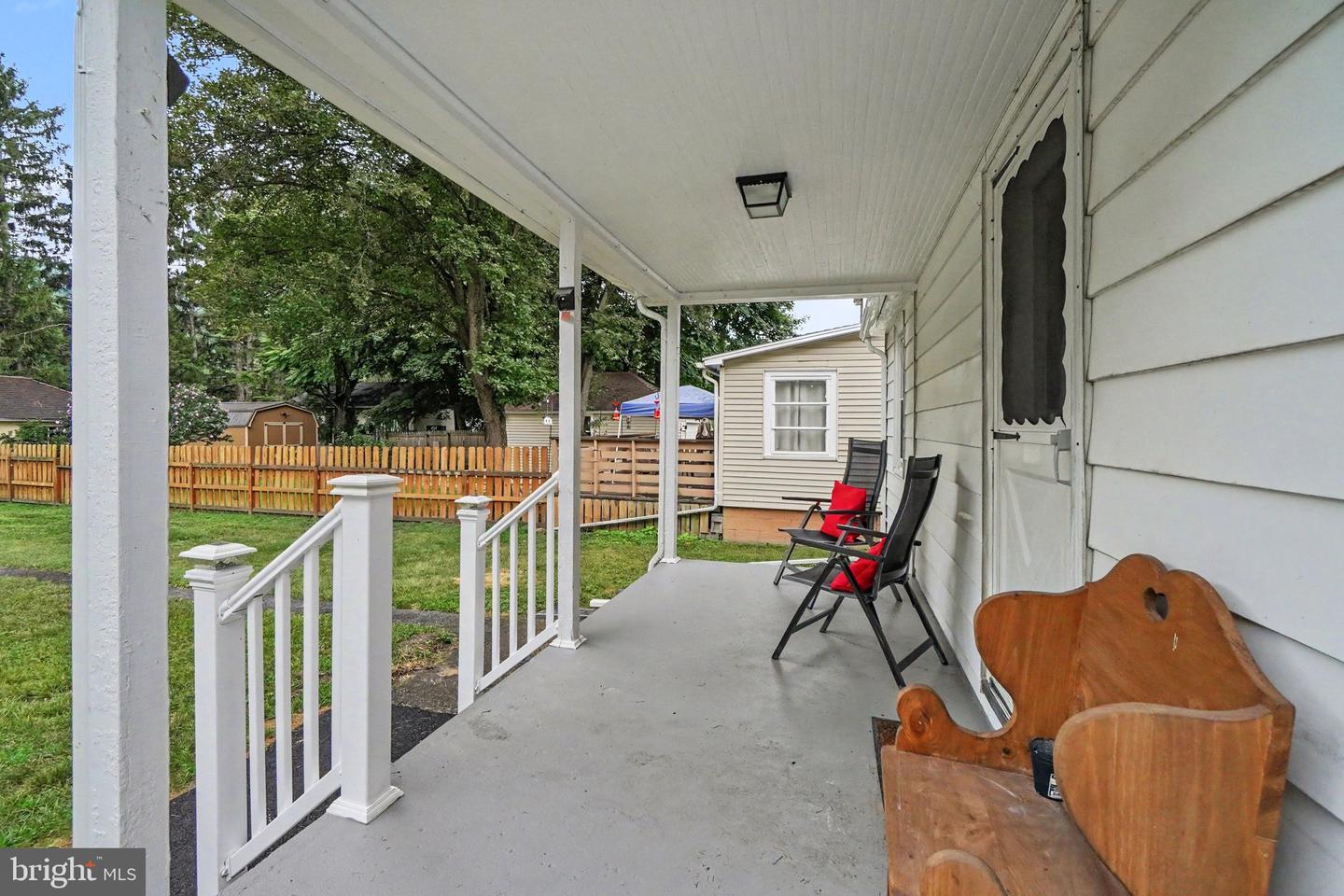 28 E Pine St Property Photo 4