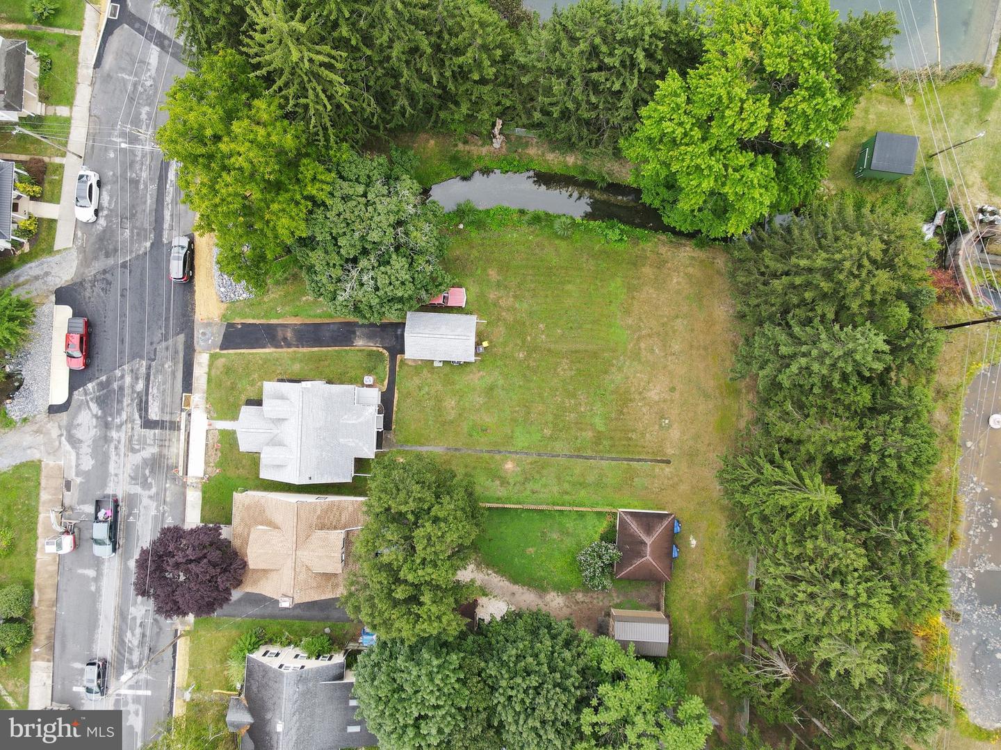 28 E Pine St Property Photo 6
