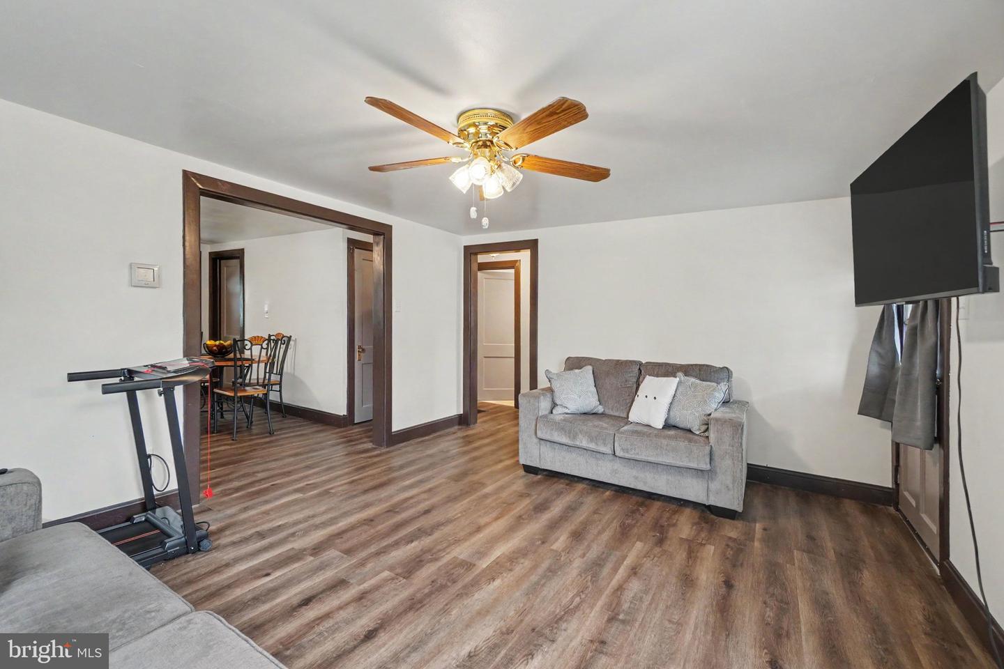 28 E Pine St Property Photo 9